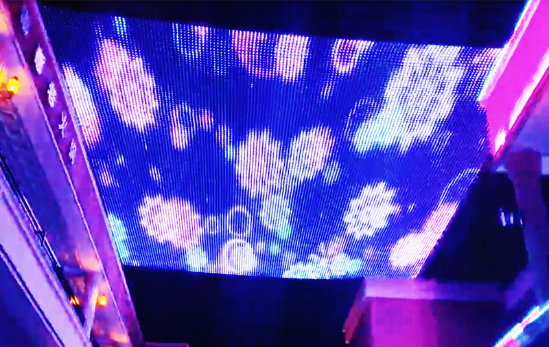 新疆步行街LED天幕網格屏亮化