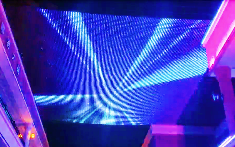 新疆步行街LED天幕網格屏亮化